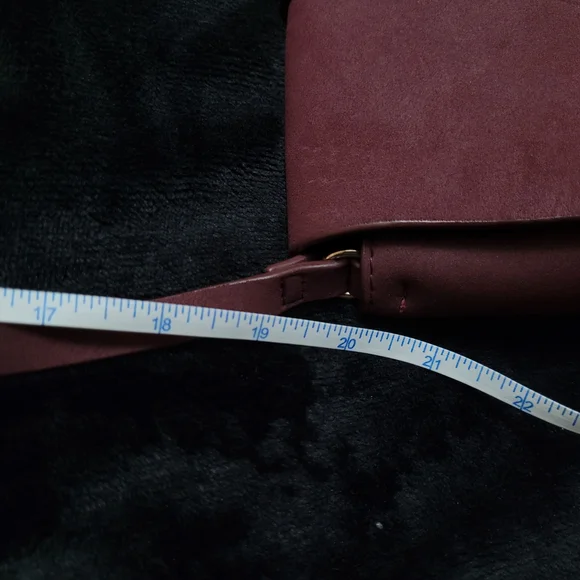 ✨️3/$15✨️ H&M Burgundy Crossbody Bag - Picture 7 of 9
